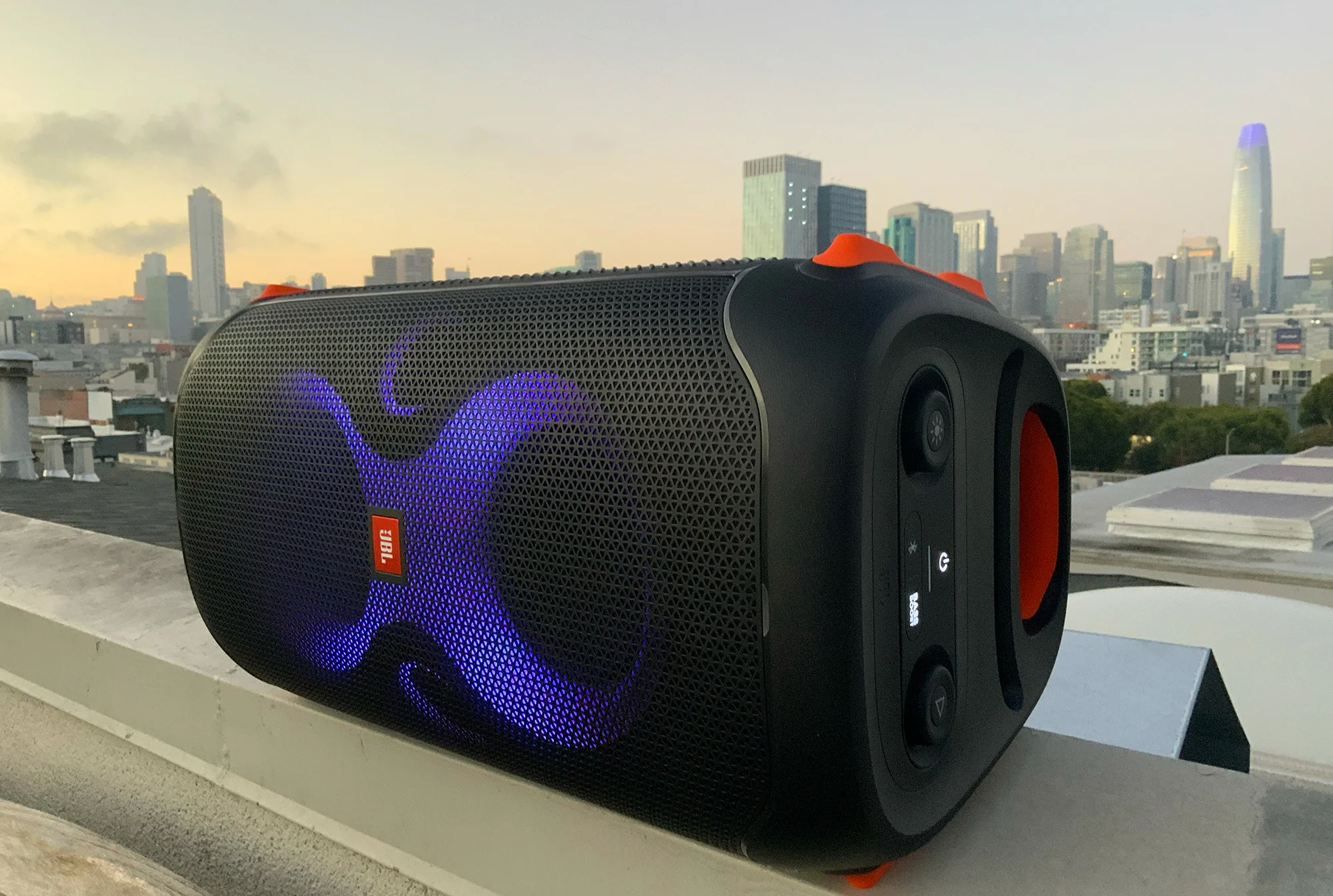 زیبایی اسپیکر JBL