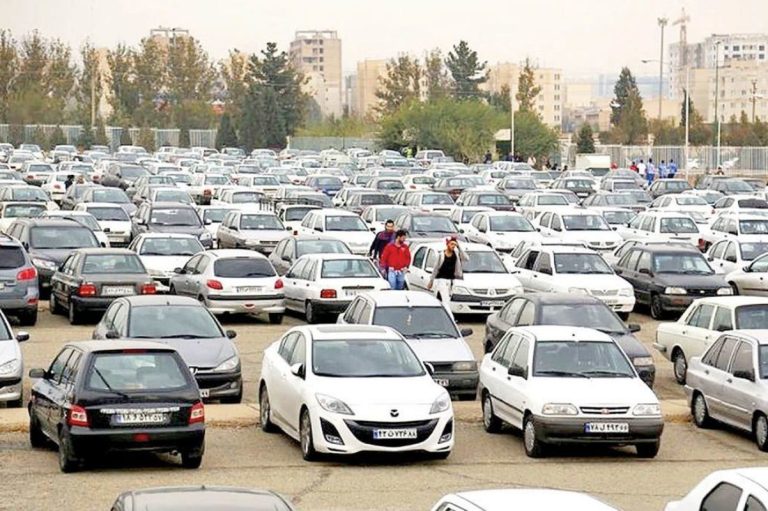قیمت خودرو در ایران دوباره اوج می‌گیرد | خانوارها از خرید جا می‌مانند