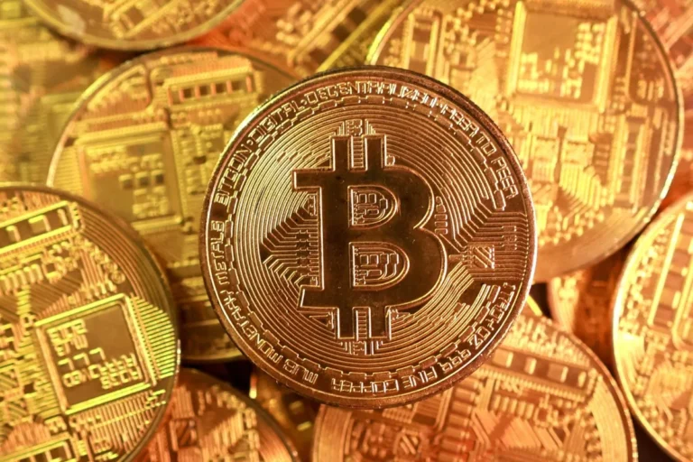 قیمت روز بیت کوین، اتریوم و سایر رمزارزها(۴ بهمن ۱۴۰۴)
