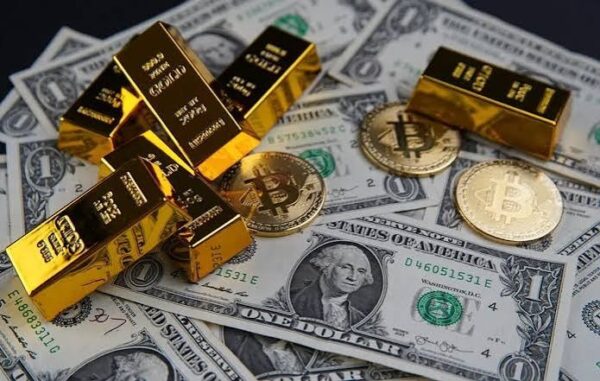 طلا بخریم یا دلار؟ بررسی بهترین روش سرمایه‌گذاری در شرایط تورمی ایران